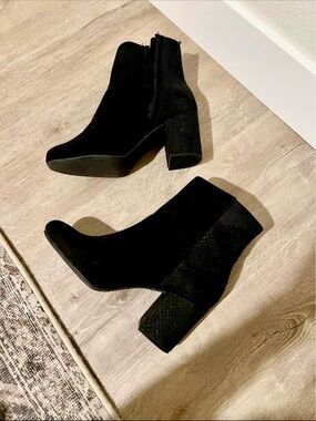 Old Navy Black Suede Block Heel Ankle Boots - Women Size 8